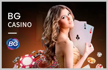 Bàn Poker với chip và quân bài